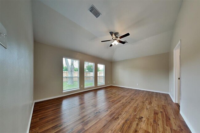 Building Photo - 3607 Kennedy Dr