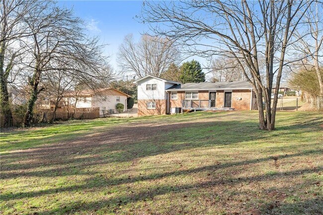 Building Photo - 320 Crossville Ct