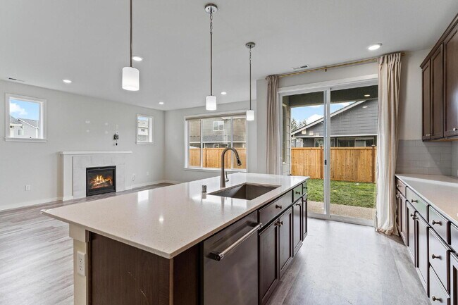 Building Photo - Bueaitful 4 bedroom home with 1 bed 1 bath MIL!