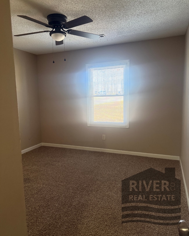 Building Photo - 212 Woodcastle Dr