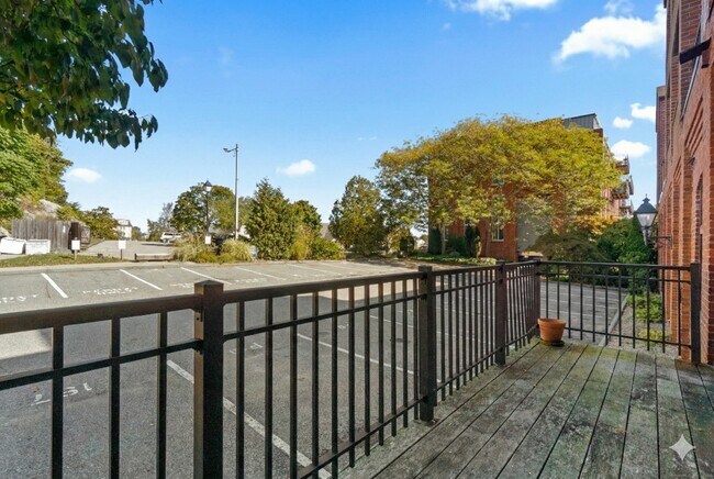 Building Photo - 17 Water St