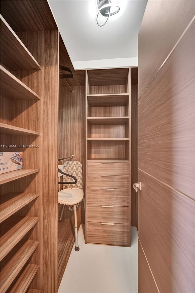 Building Photo - 4001 S Ocean Dr