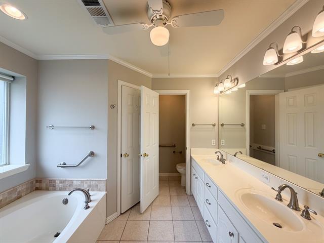 Building Photo - 310 Iroquois Ln