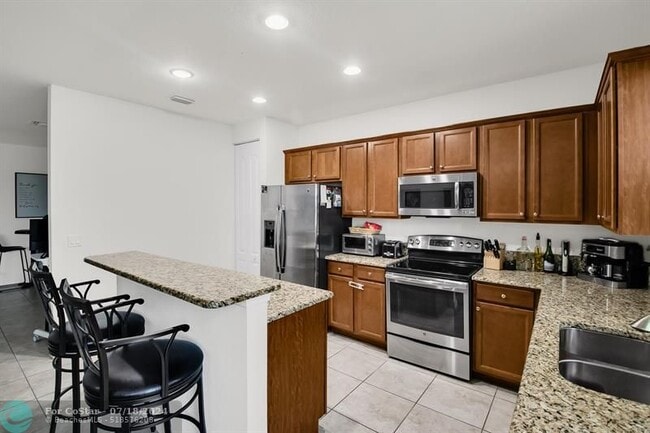 Building Photo - 8455 Lakeview Trail