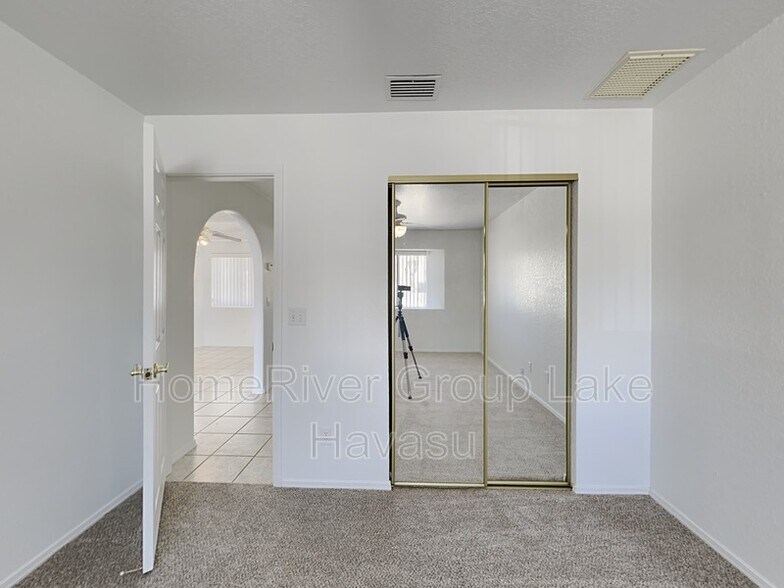 Building Photo - 3060 Ironwood Dr