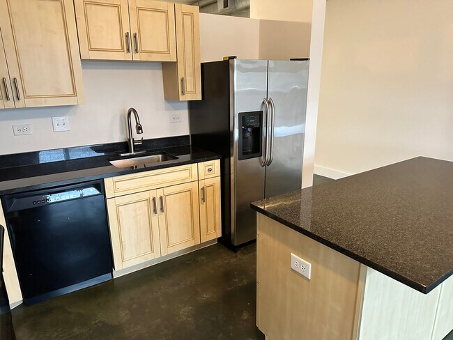 Building Photo - Adorable Studio Apartment in Plaza Midwood!!