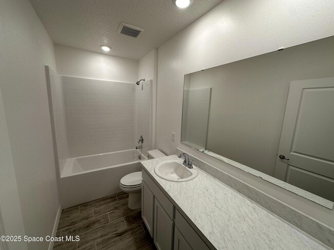 Building Photo - 2154 Ramsdale Dr SE
