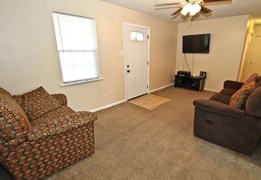 Building Photo - 1507 N Main St