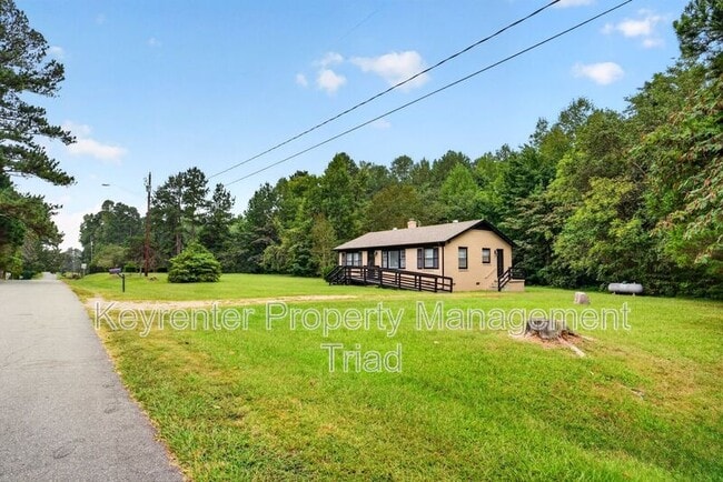 Building Photo - 300 Martingale Dr