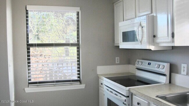 Building Photo - 201 International Dr