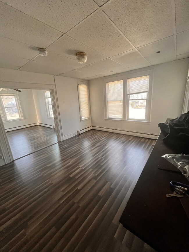 Building Photo - No more commute!  Walk to BIW and Downtown Bath – Renovated 3BR Apartment with Parking!