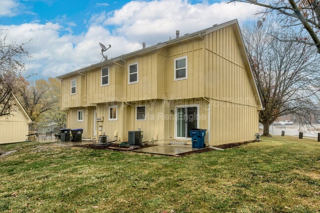 Building Photo - 164 SW Robin Rd