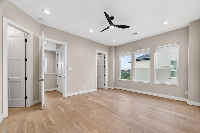 Building Photo - 2511 N MacGregor Way