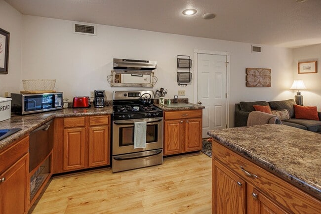 Building Photo - The Nest: Fully Furnished detached Cottage...