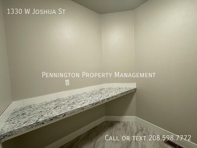 Building Photo - 1330 W Joshua St