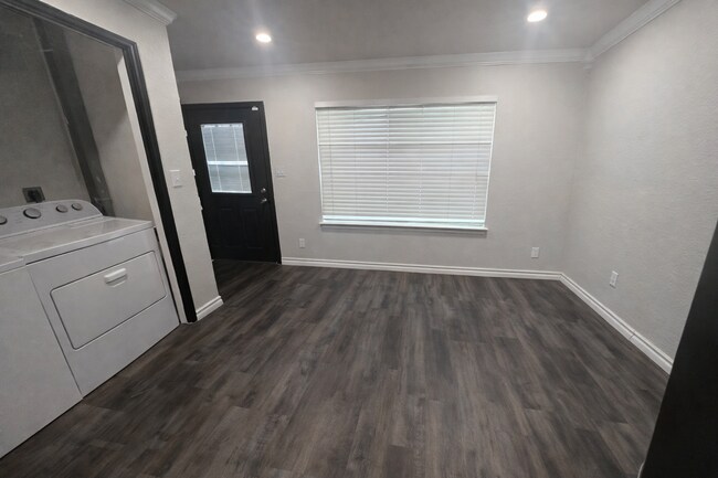 Building Photo - 4 bedroom 2 bathroom house! Housing accepted! MOVE-IN SPECIAL!