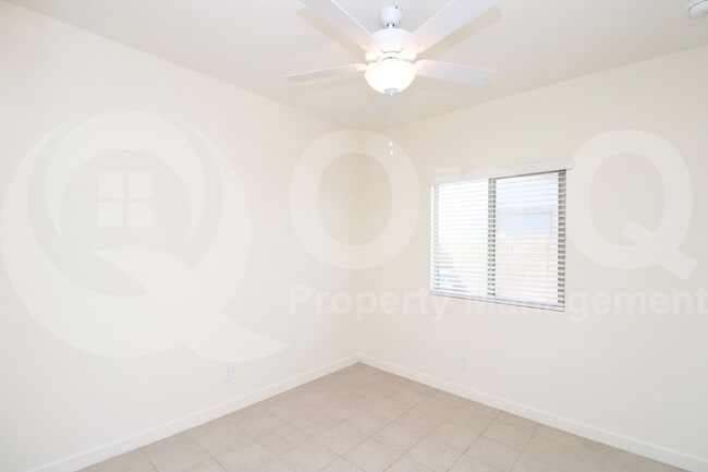 Building Photo - 744 E Diamond Dr