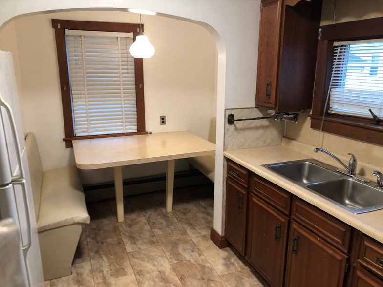 Breakfast Nook - 537 N Derr Dr