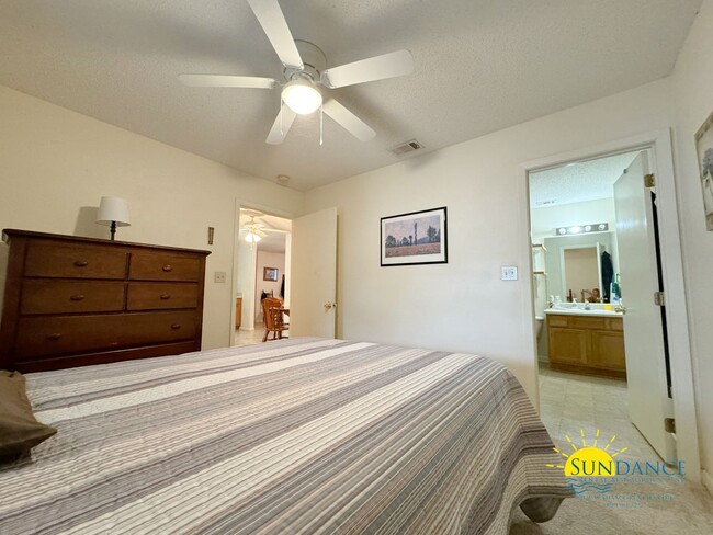 Building Photo - Charming 3-Bedroom Home located in between Hurlburt and Eglin AFB!