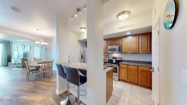 Building Photo - 2228 Beach Dr