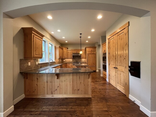 Building Photo - Luxury 5 Bedroom Home with Soaking Tub, Chef’s Kitchen & Expansive Primary Suite