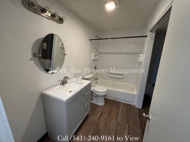 Building Photo - 824 SW 7th St