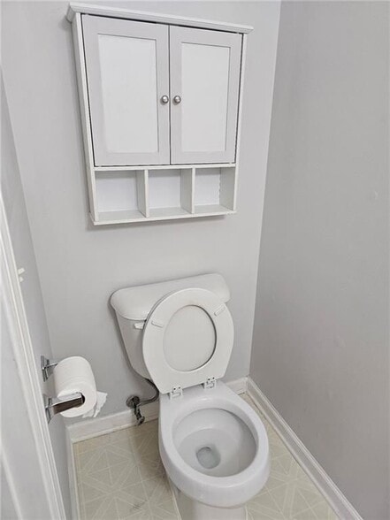 Building Photo - 5425 Village Green Square