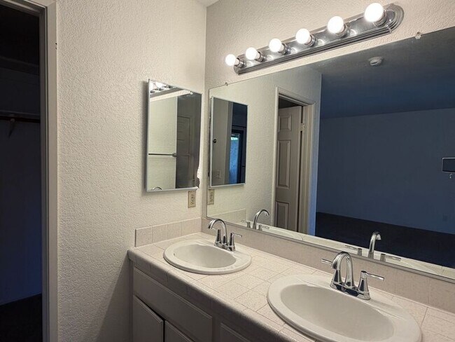 Building Photo - 3033 Via Sabinas