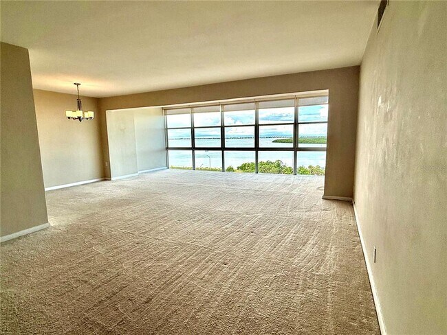 Building Photo - 7200 Sunshine Skyway Ln S