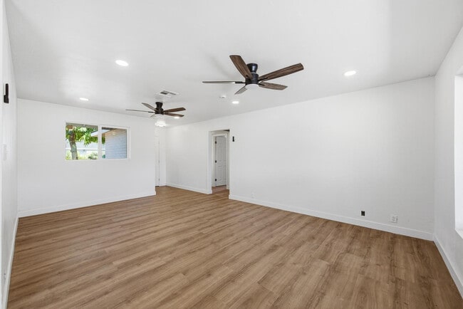 Building Photo - 2558 N 40th St