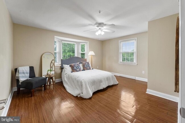 Building Photo - 9201 Rosemont Dr