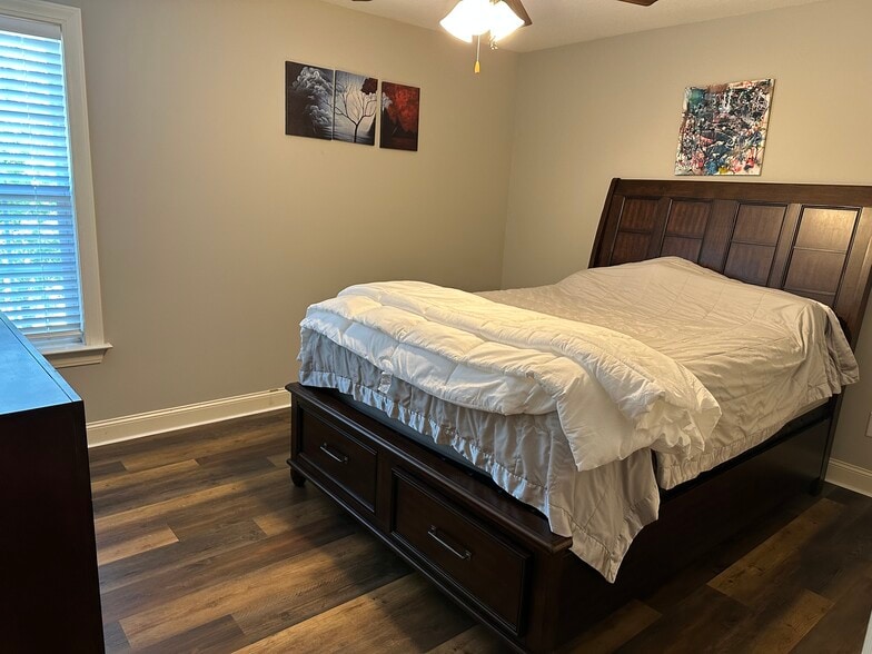 Second bedroom - 205 South Pointe Dr