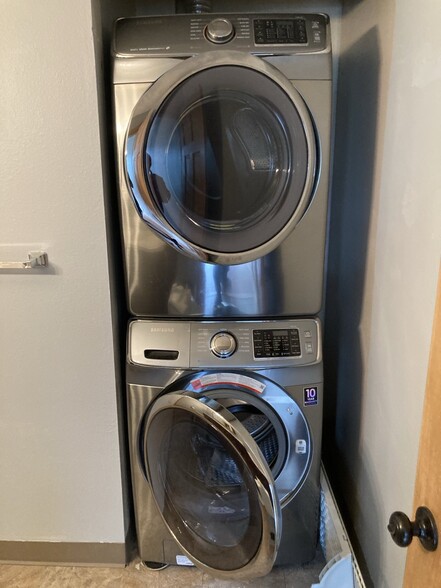 Building Photo - 1106 Wildrose Ct