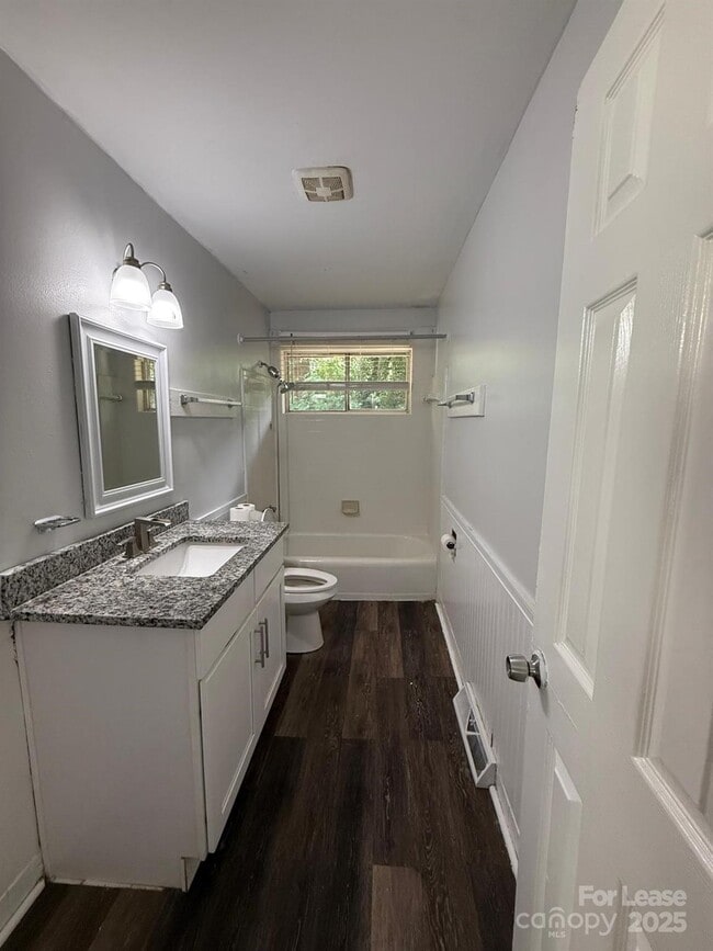 Building Photo - 617 Camrose Dr