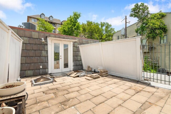 Building Photo - 2704 San Pedro St