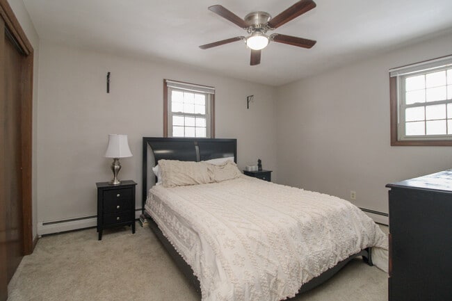 Building Photo - 213 Blueberry Dr