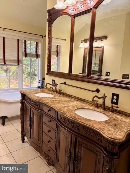 Building Photo - 9008 Doris Dr