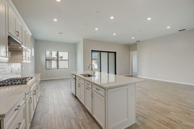 Building Photo - 837 SE Courances Dr