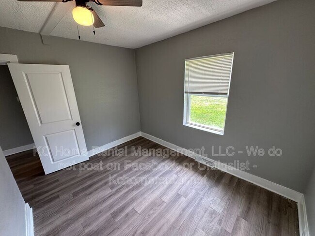 Building Photo - 7113 N Highland Ave