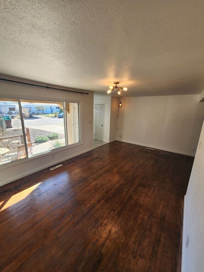 Building Photo - Wonderful Home