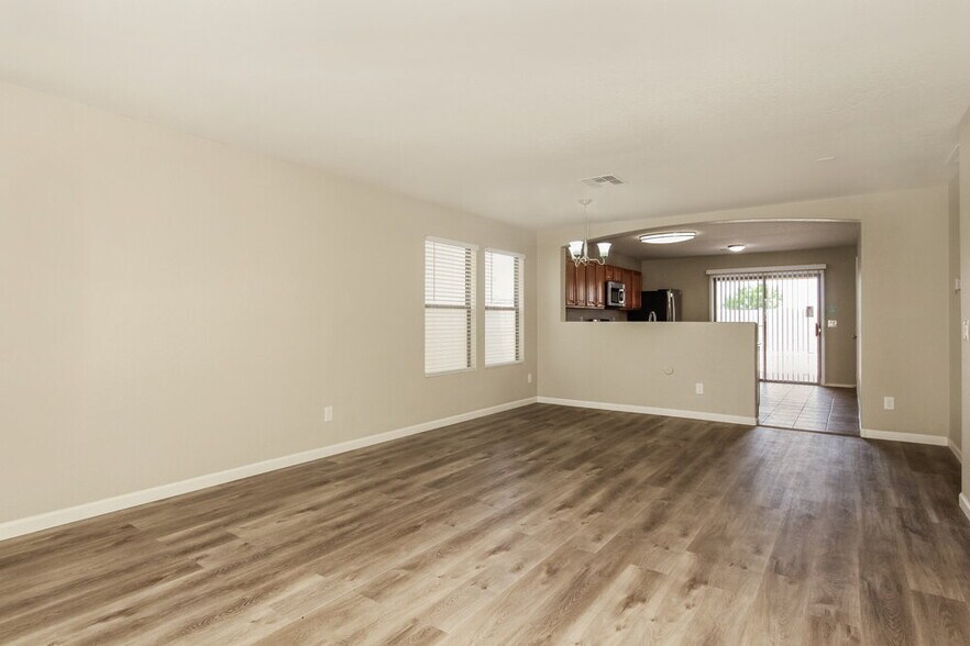 Building Photo - 9650 W Payson Rd