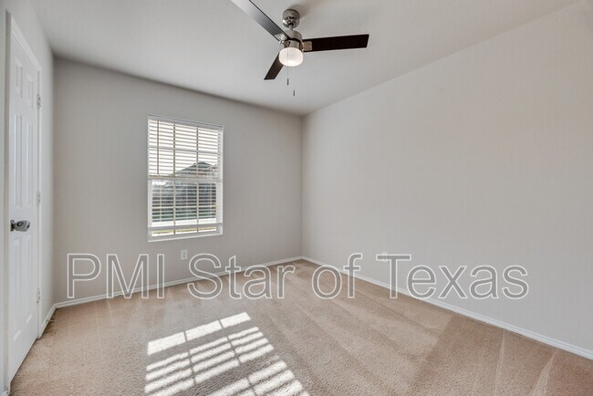 Building Photo - 1034 Churchill Dr
