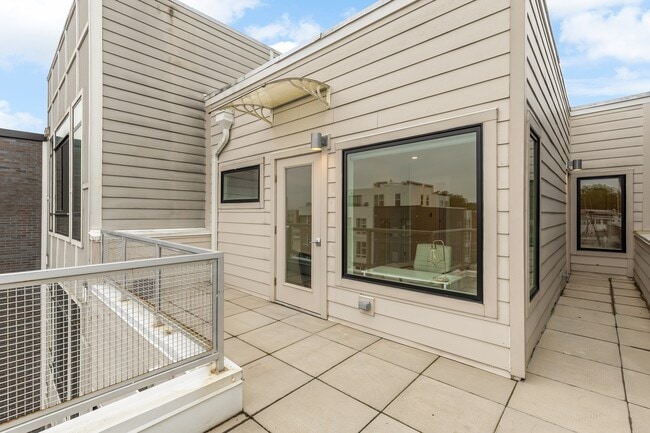 Building Photo - 822 Kennedy St NW