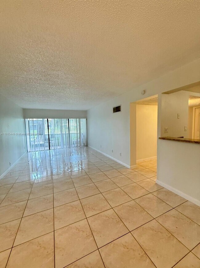 Building Photo - 5805 Washington St