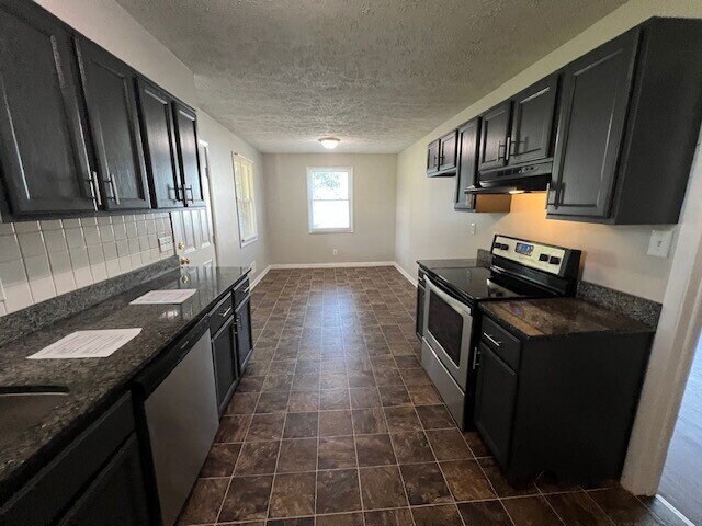 Building Photo - EAST SIDE 4 BR HOME AVAILABLE NOW!
