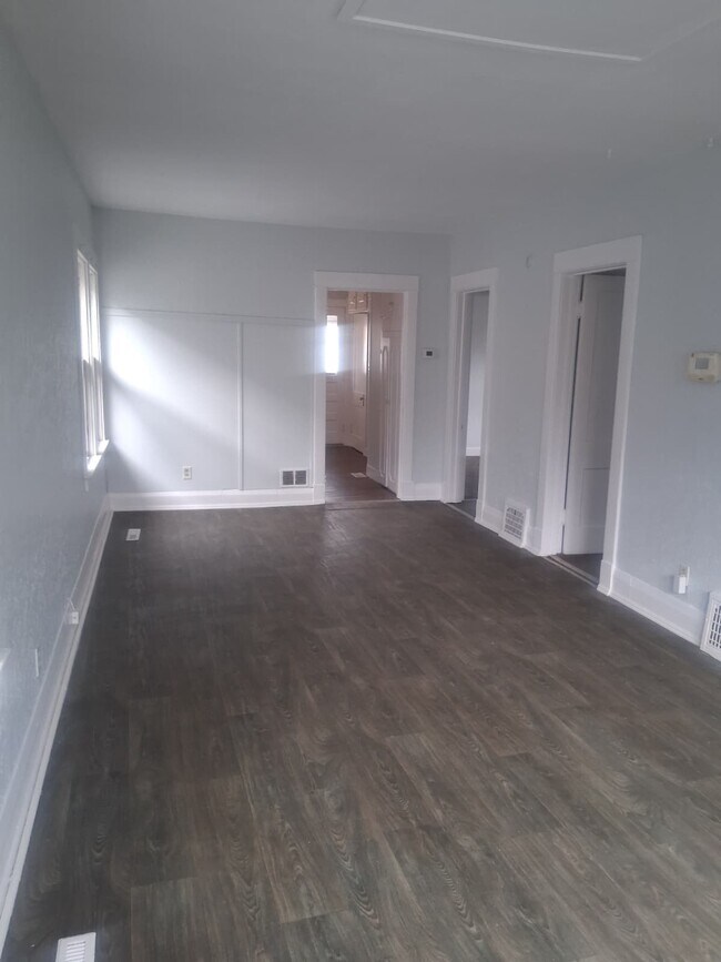 Building Photo - 1942 Barrows St