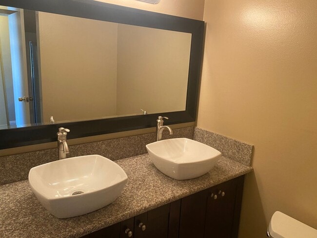 Building Photo - Townhome featuring a vintage floor plan
