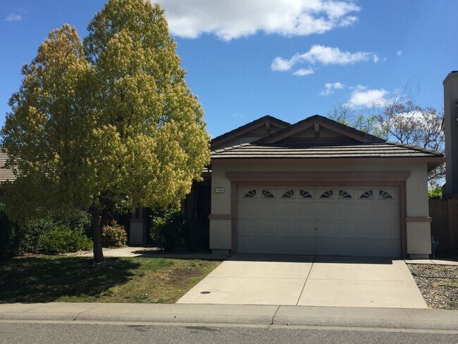 Primary Photo - Well Maintained Single Level 4 Bedroom, Fo...