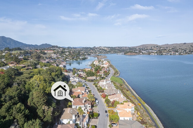 Building Photo - 17 Heron Dr