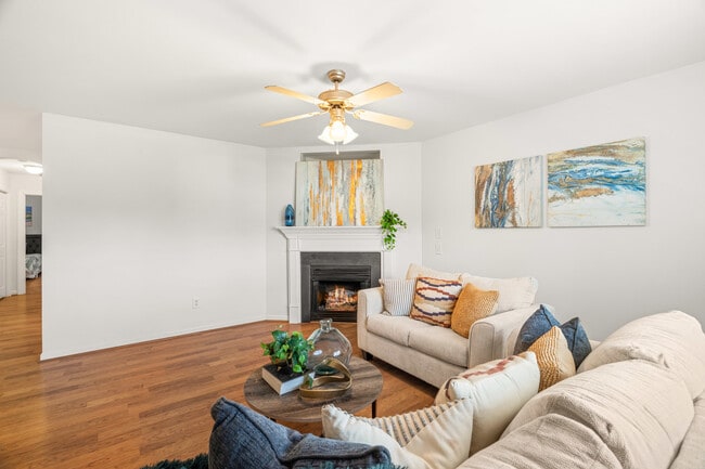 Building Photo - 2221 Mountain Mist Ct